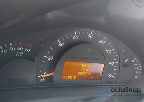 2001 Mercedes-Benz C 240 z USA, uszkodzony, nr VIN WDBRF61J61F080966